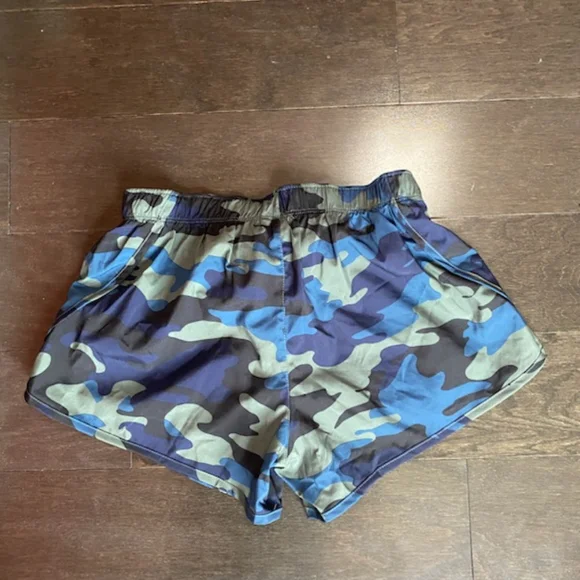 New Balance Green Camo Fully Lined Shorts NWOT - Picture 2 of 3
